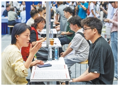 从校园到职场 就业服务不断线（高校毕业生就业服务在行动）