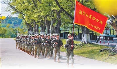英雄连队英雄兵（强军路上·永不褪色的战旗）