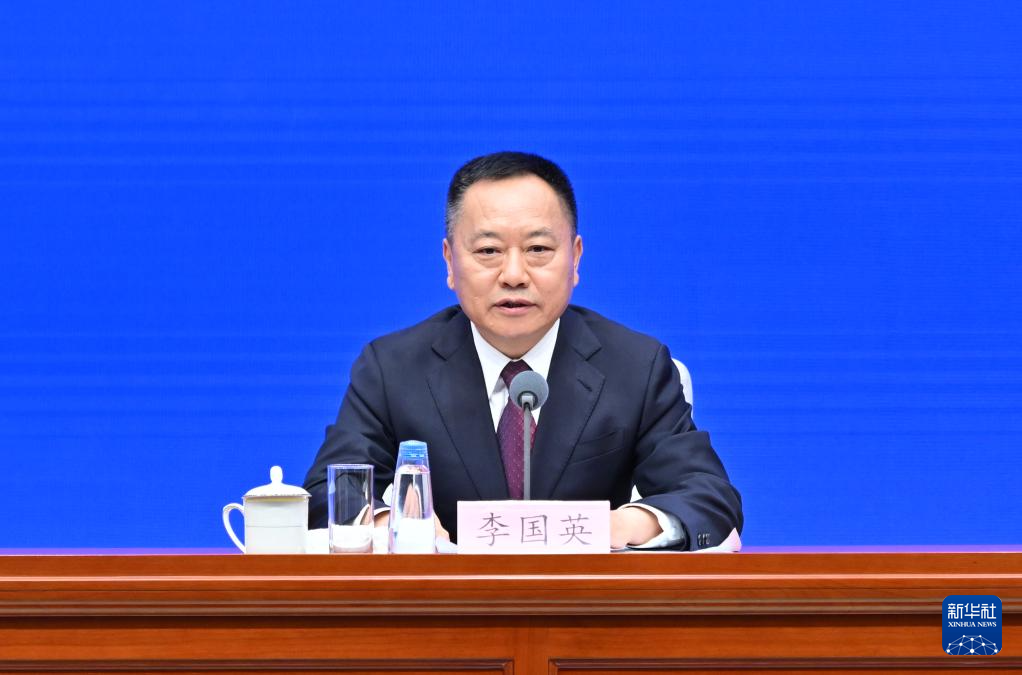9月29日，国务院新闻办公室在北京举行“高质量完成‘十四五’规划”系列主题新闻发布会，水利部部长李国英、水利部副部长陈敏、水利部规划计划司司长张祥伟、水利部水资源管理司司长于琪洋介绍“十四五”时期水利高质量发展成就，并答记者问。这是李国英在介绍情况。新华社记者 李鑫 摄