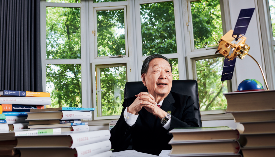 &middot;2024年5月，李德仁在武汉大学的办公室里。（新华社记者 熊琦/摄）