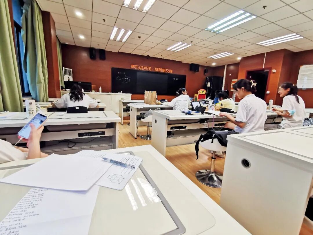 上海某高校中本贯通专业的课堂 图/受访者提供