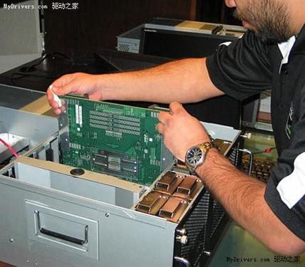 AMD***展示6核心"伊斯坦布尔"处理器 
