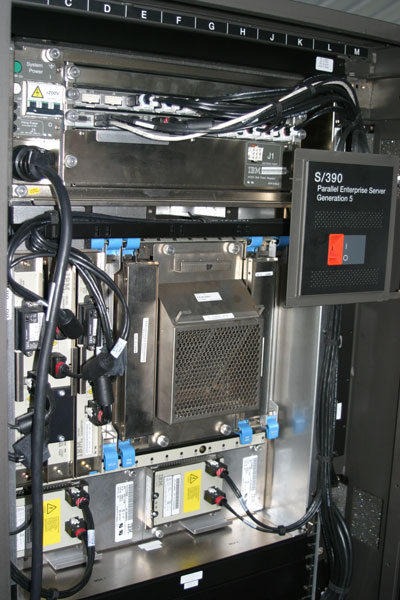 独家揭秘  多图再现IBM百年经典服务器 