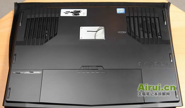 DELL-M17X-R3-3.jpg