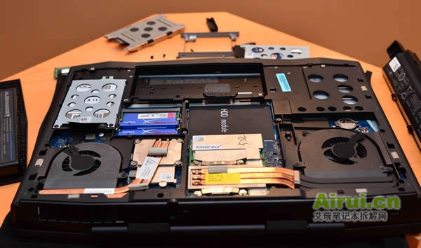 DELL-M17X-R3-4.jpg