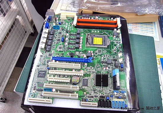 粮草先行：首款SNB Xeon主板已然上市