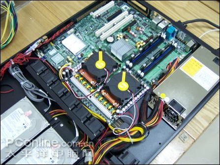 服务器整体布局井井有条