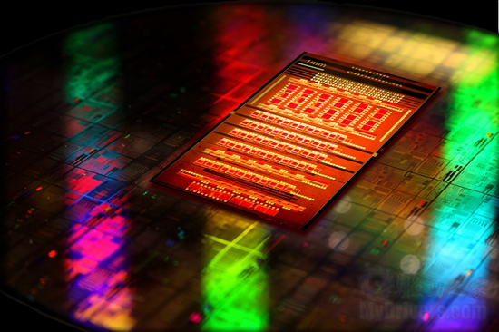 IBM开发光互联芯片 Intel质疑效率不足