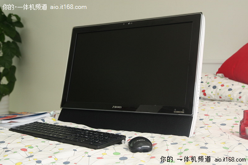 简约新品黄金尺寸 同方新精锐V55一体机