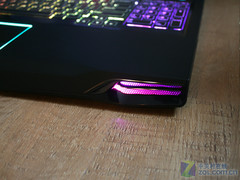 独家曝光:新戴尔Alienware M17x开箱照 