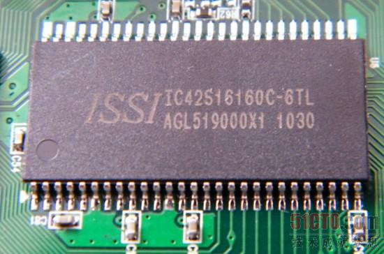 B区是两颗IC42S16160的4M芯片