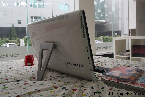 简约新品黄金尺寸 同方新精锐V55一体机