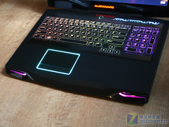 独家曝光:新戴尔Alienware M17x开箱照 