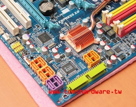 技嘉工作站主板X48-DS5曝光 支持DDR2 