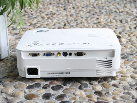 娱乐投影也智能 NEC NP110+仅3千出头 