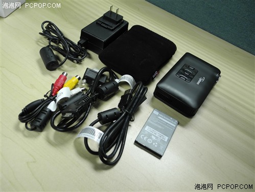 微投影大战iPad 奥图码PK301开箱试用 