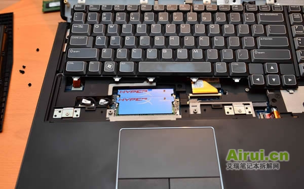 DELL-M17X-R3-8.jpg