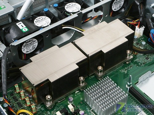 灵活简便 戴尔R5400机架式工作站首测 