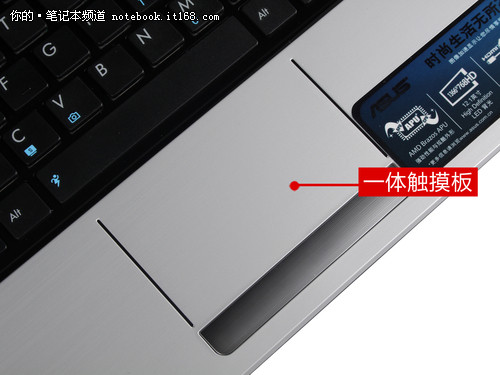 贝壳本风格依旧、配有两个USB3.0接口 