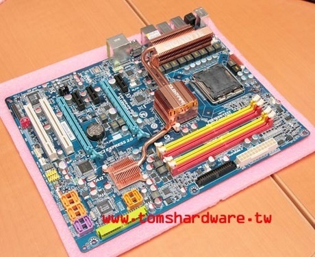技嘉工作站主板X48-DS5曝光 支持DDR2 