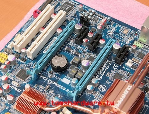 技嘉工作站主板X48-DS5曝光 支持DDR2 
