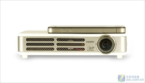 兼容iPhone4 丽讯推出Qumi高亮LED微投 