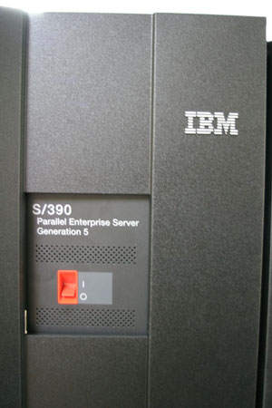 独家揭秘  多图再现IBM百年经典服务器 
