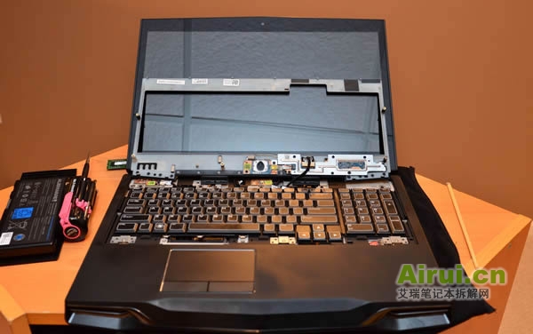 DELL-M17X-R3-7.jpg