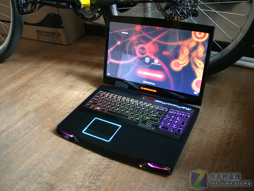 独家曝光:新戴尔Alienware M17x开箱照 