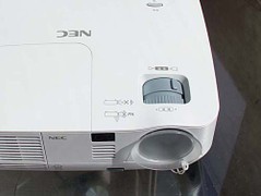 1.1倍变焦比 NEC V230X+投影仅3500元 