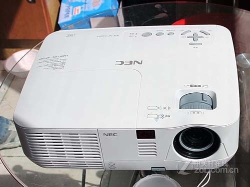 1.1倍变焦比 NEC V230X+投影仅3500元 