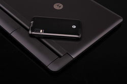 手机笔记本合体 MOTO Webtop笔记本底座实测