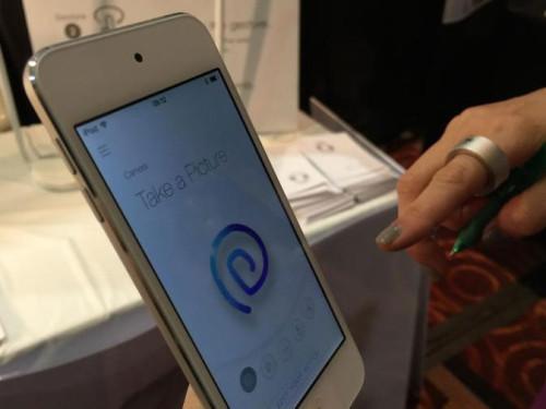 CES2015：功能强大 最小的智能家居手环亮相