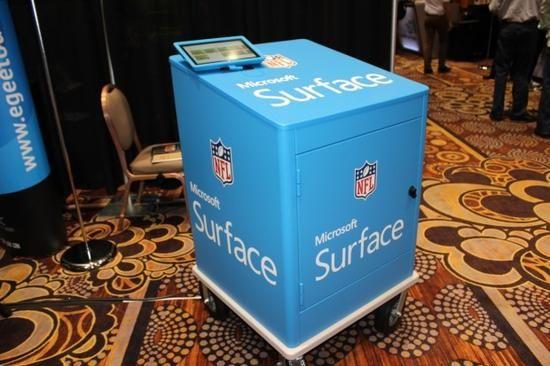 Surface NFL平板电脑展台