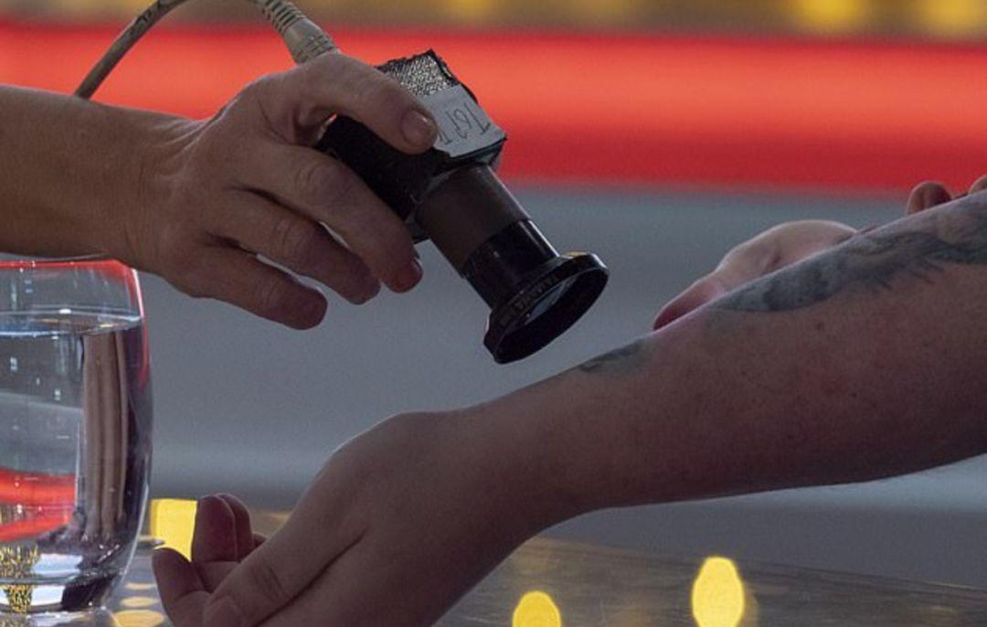 å¥³å­è½¦ç¥¸åŽå¼€å§‹â€œæ”¹é€ â€è‡ªå·±ï¼šå·¦æ‰‹èŠ¯ç‰‡å¼€é—¨ã€å³æ‰‹å¯åˆ· NFCï¼Œè¿™äº›â€œç”Ÿç‰©é»‘å®¢â€æœ‰å¤šç–¯ç‹‚ï¼Ÿ