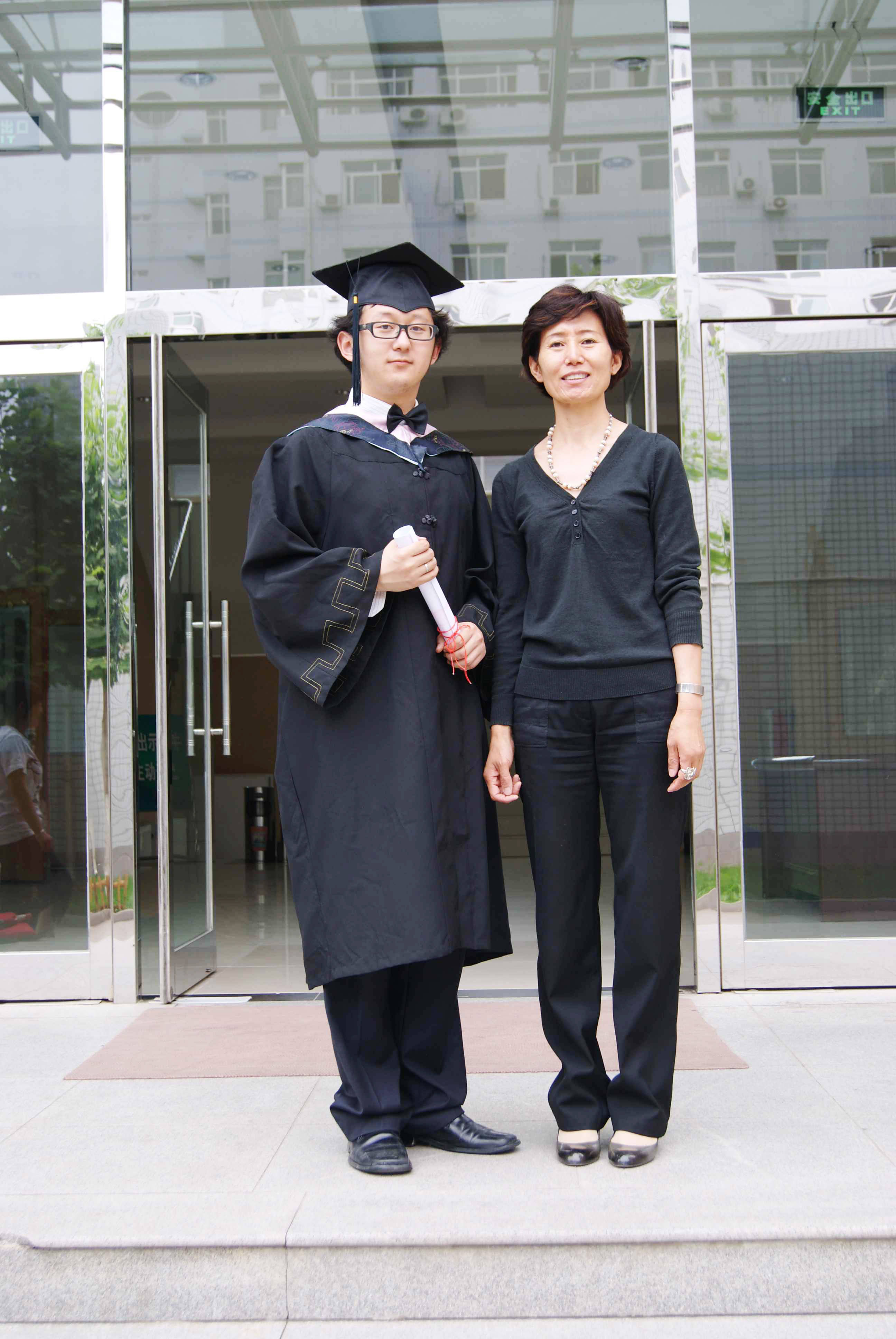 2010毕业周怡老师合照.JPG