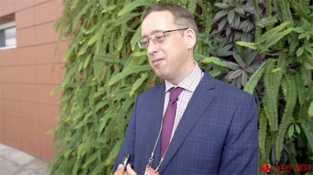 BI挪威商学院战略学教授卡尔·费接受人民网专访。人民网 王禹蘅摄