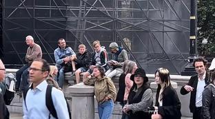 曼城为什么不缺钱了