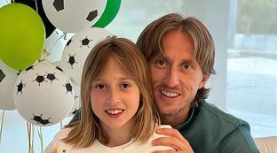 莫德里奇女儿像他妈吗