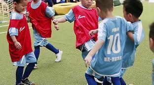 足球幼儿园玩法