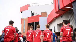 索尔福德城足球俱乐部队徽