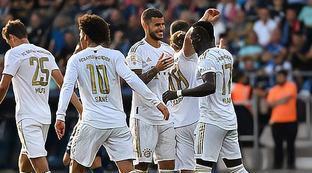 拜仁欧冠拉姆一个人站着高清图