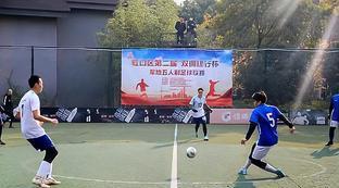 播放一场足球赛