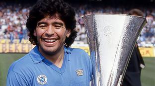 马拉多纳效力巴萨