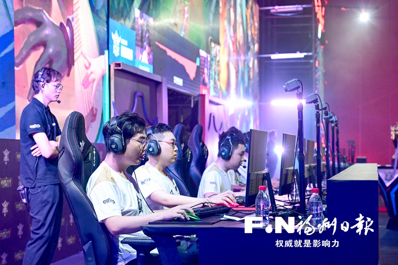 《英魂之刃》夏季赛线下总决赛在榕举办
