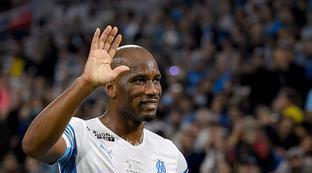 德罗巴阿森纳后卫撞翻