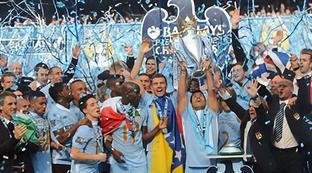 曼城和曼联哪个代表工人队