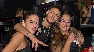 内马尔喜欢什么样的女生