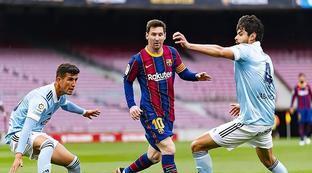 梅西位置是中锋还是边锋