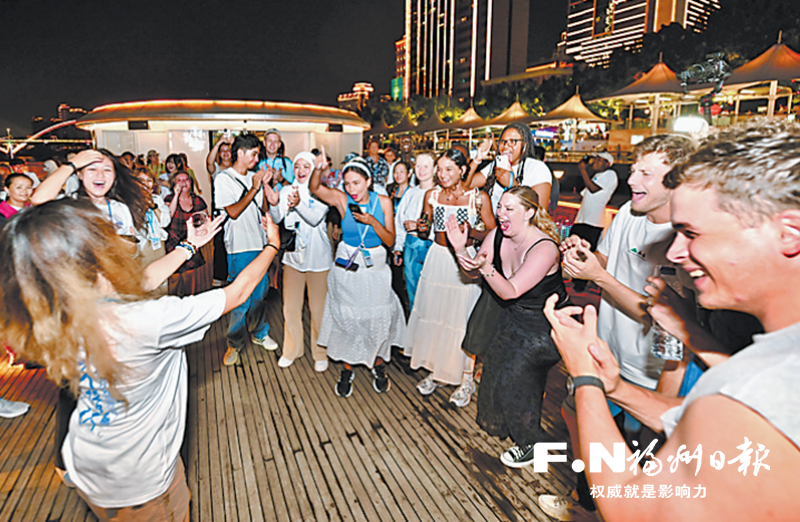 “汉语桥”福州站文化体验开启 参赛选手点赞闽江夜色